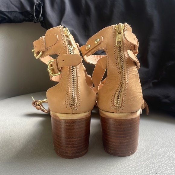 Seychelles Low Block Heel Beige Strappy Sandals - Picture 3 of 7